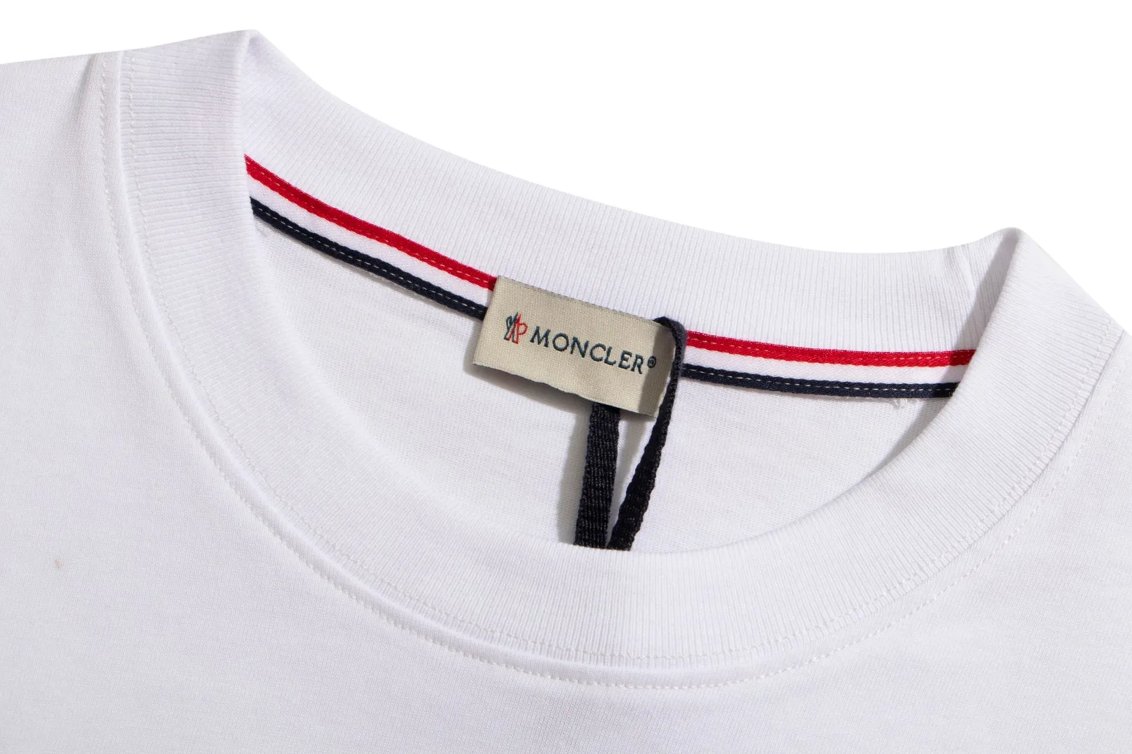 Quality《Moncler~ 》2024New Arrival T , Versatile Quality . ‼ 32 250G ‼ T 🤪 Sizes：S-M-L-XL-2XL ：Black White 、 Same Style